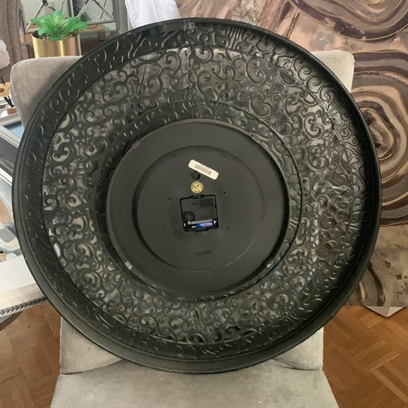 Green with a touch of Gold Wall Clock. - Picture 8 of 11